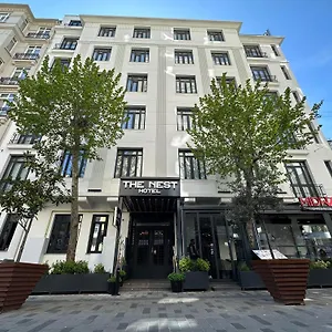 4* Ξενοδοχείο The Nest